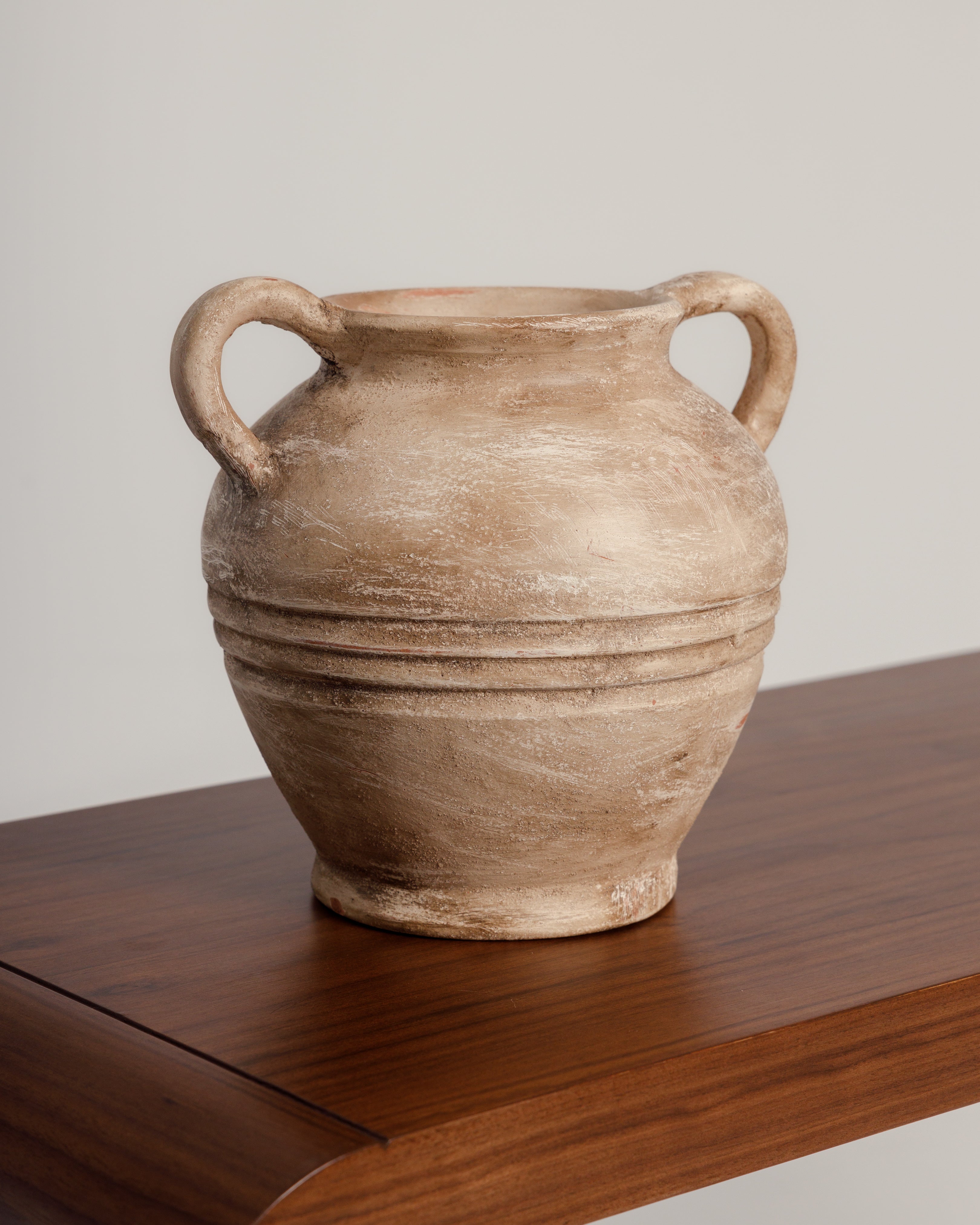 Vase en argile vintage