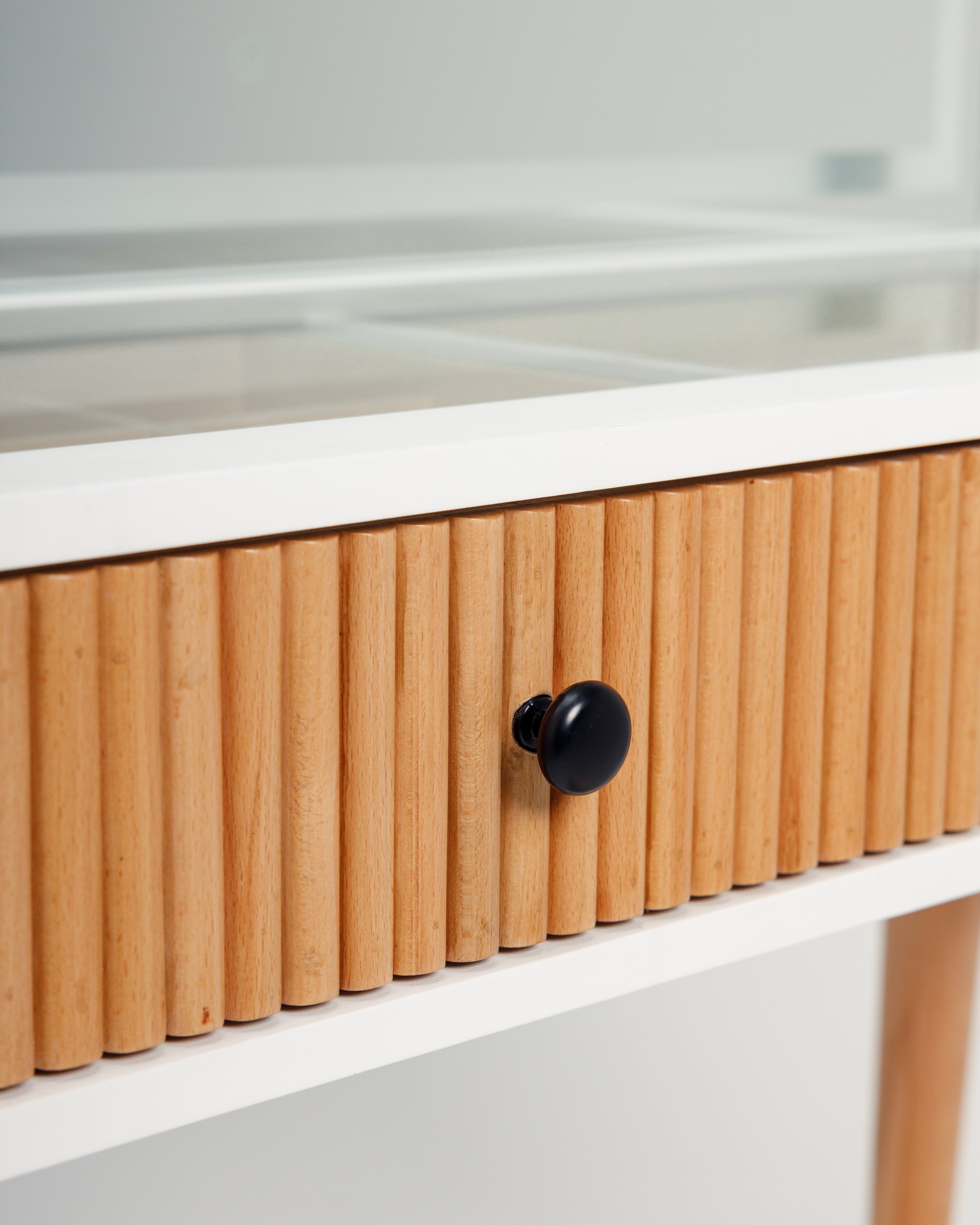 COMMODEUSE MUSE BLANCHE