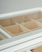 COMMODEUSE MUSE BLANCHE