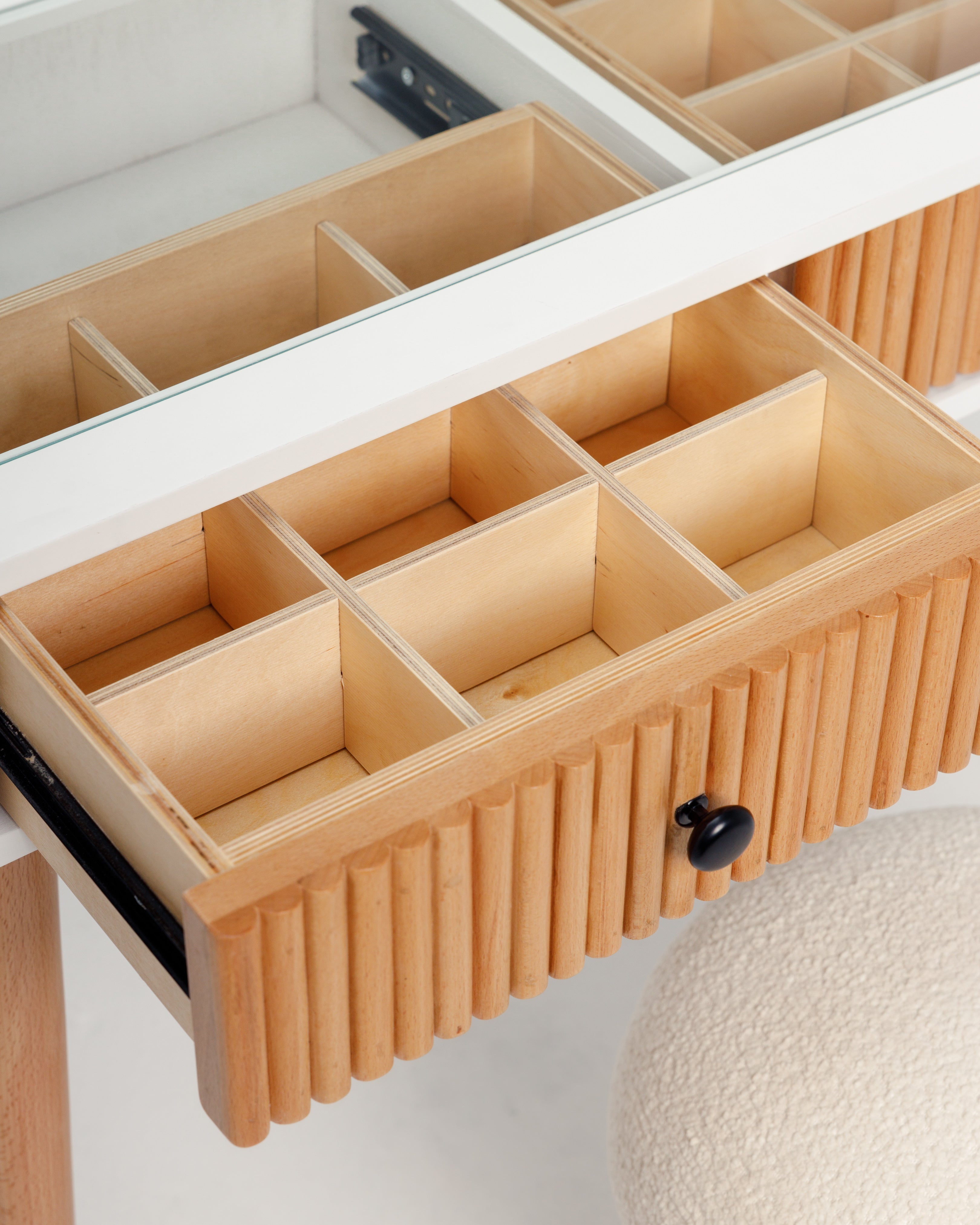 COMMODEUSE MUSE BLANCHE