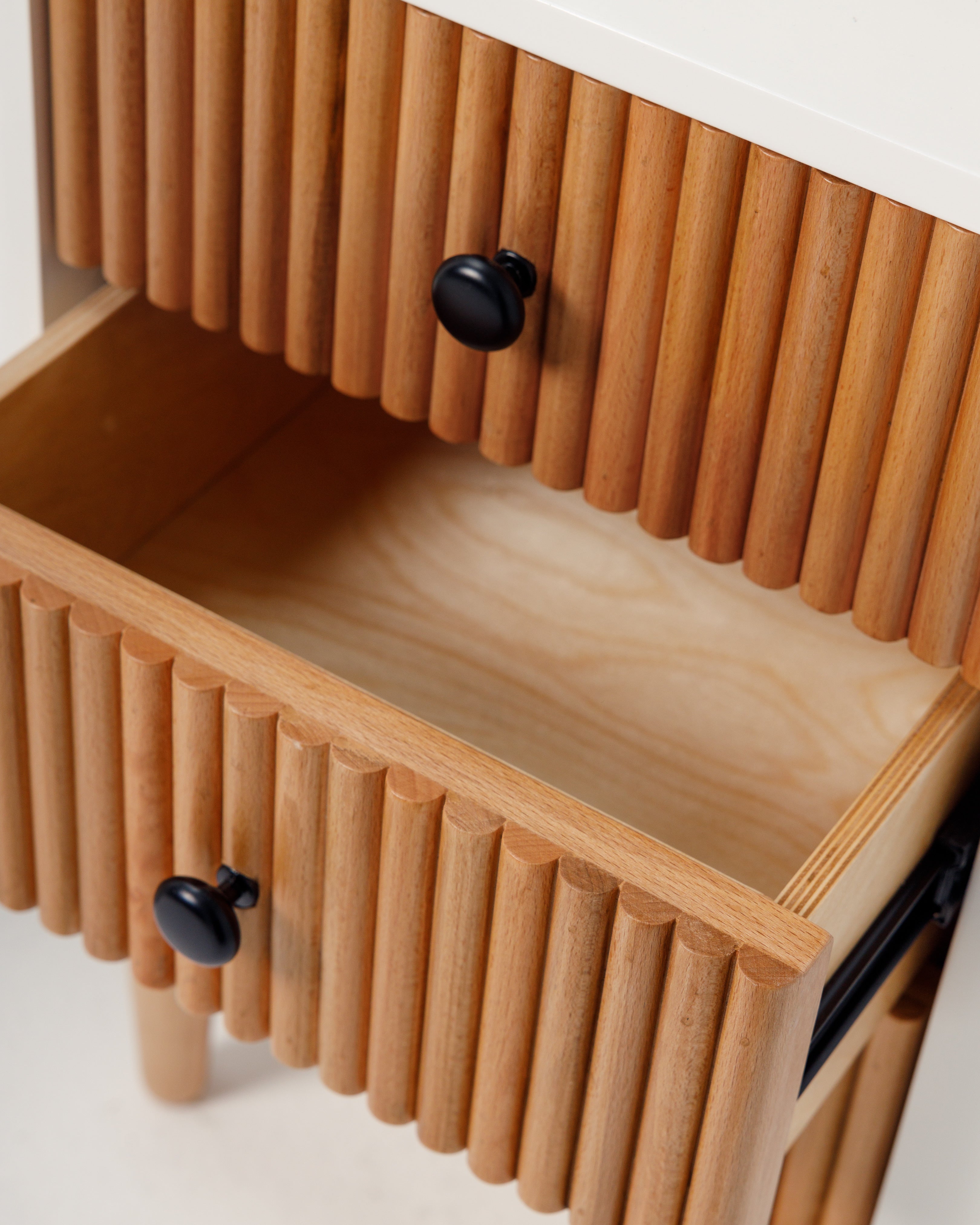 COMMODEUSE MUSE BLANCHE