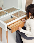 COMMODEUSE MUSE BLANCHE