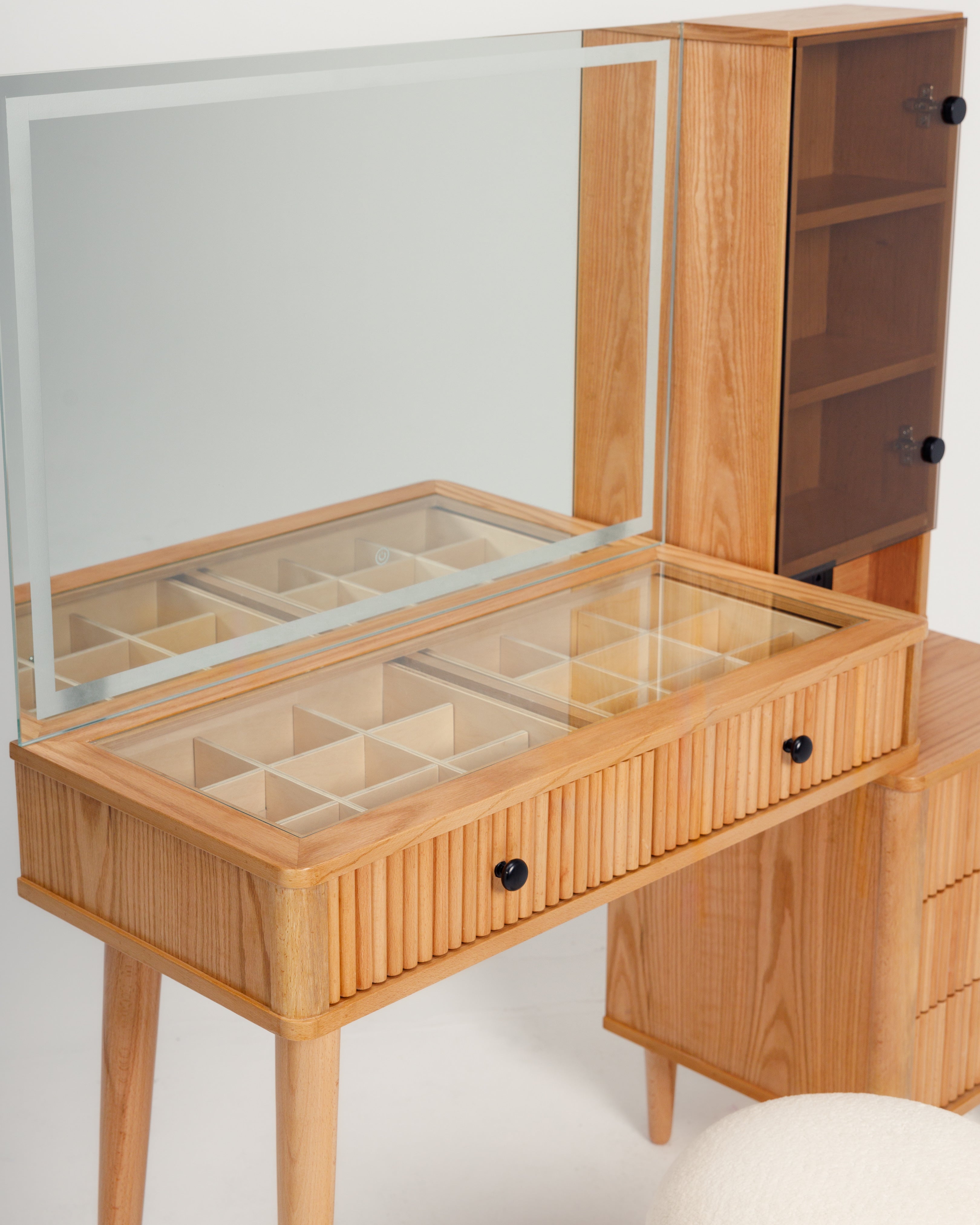 COMMODEUSE MUSE EN CHÊNE