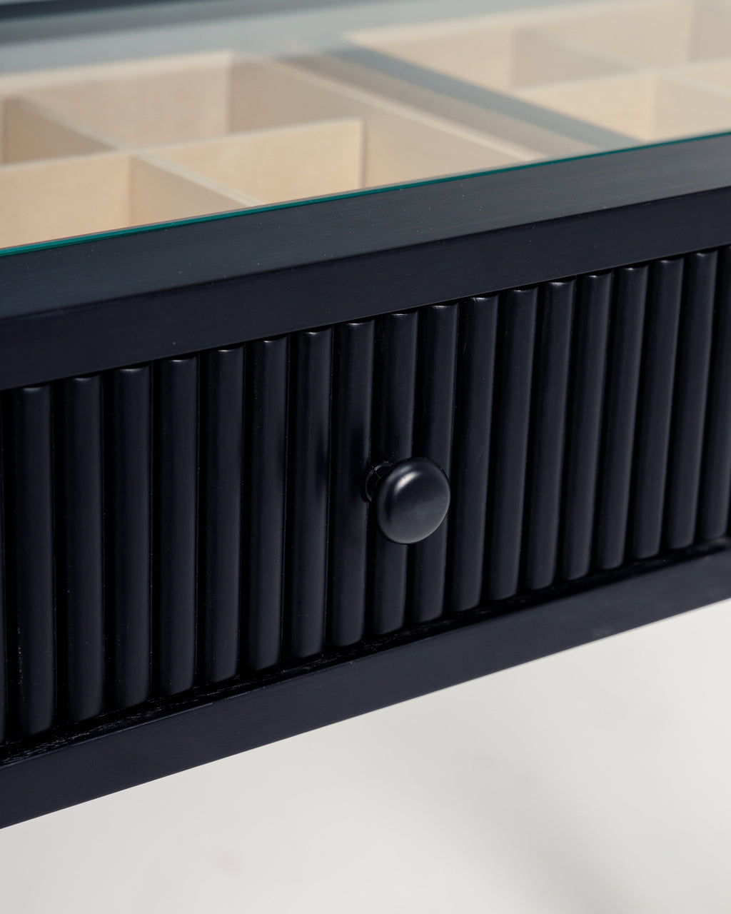 COMMODEUSE MUSE NOIRE