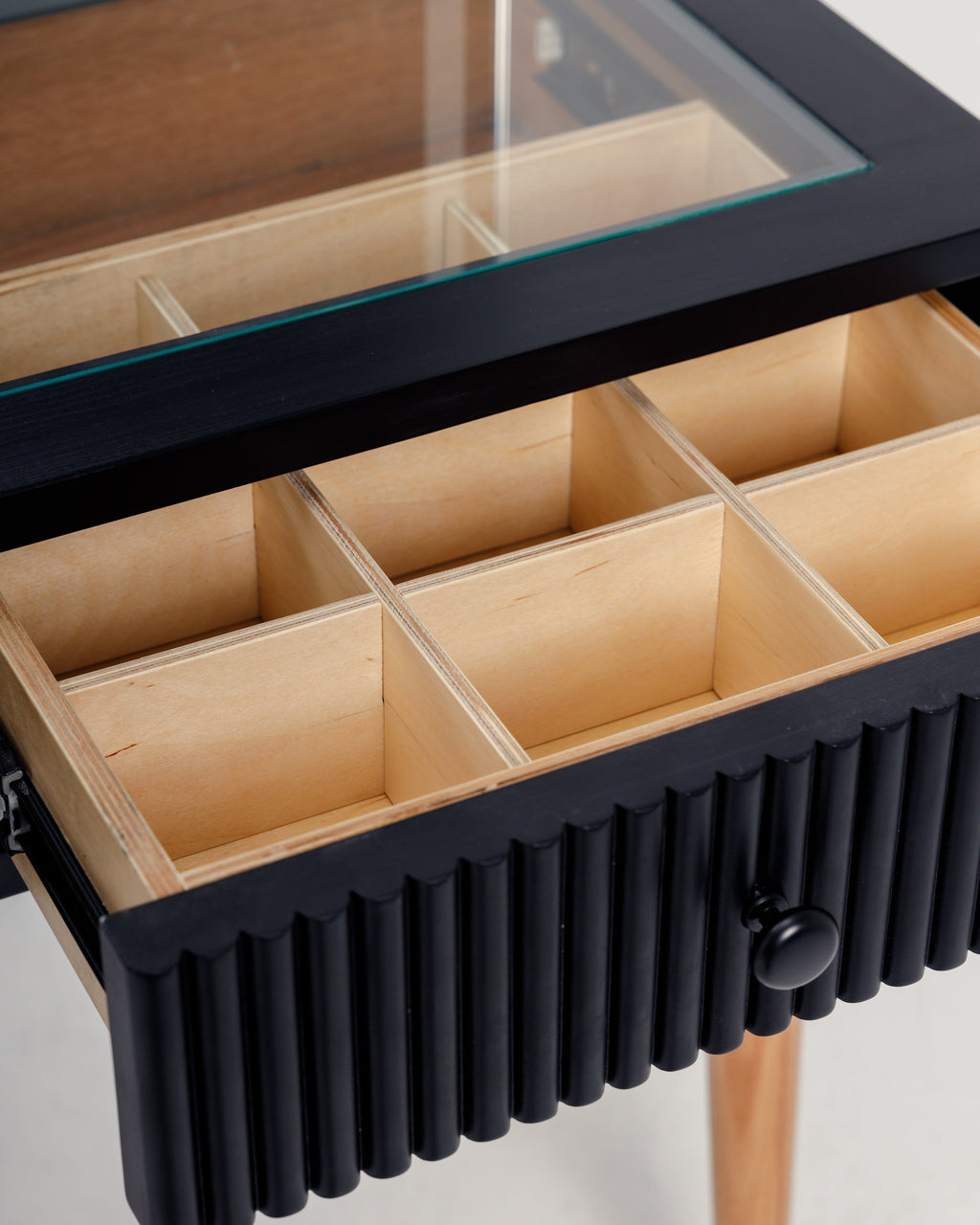 COMMODEUSE MUSE NOIRE