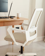 Chaise en maille blanche