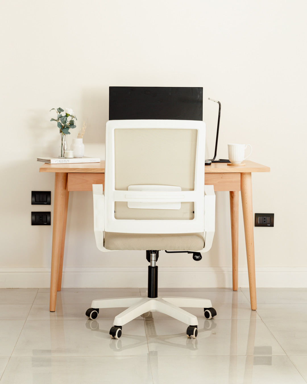 Chaise en maille blanche