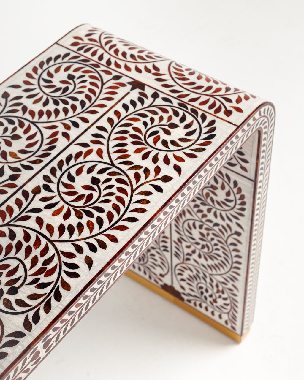 Console à incrustation florale en os