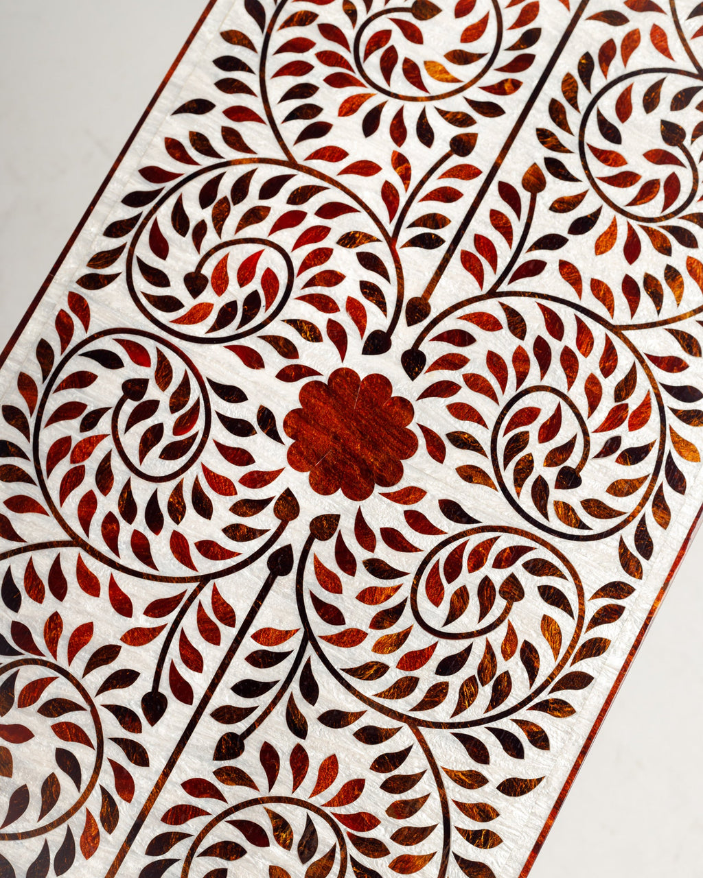 Console à incrustation florale en os