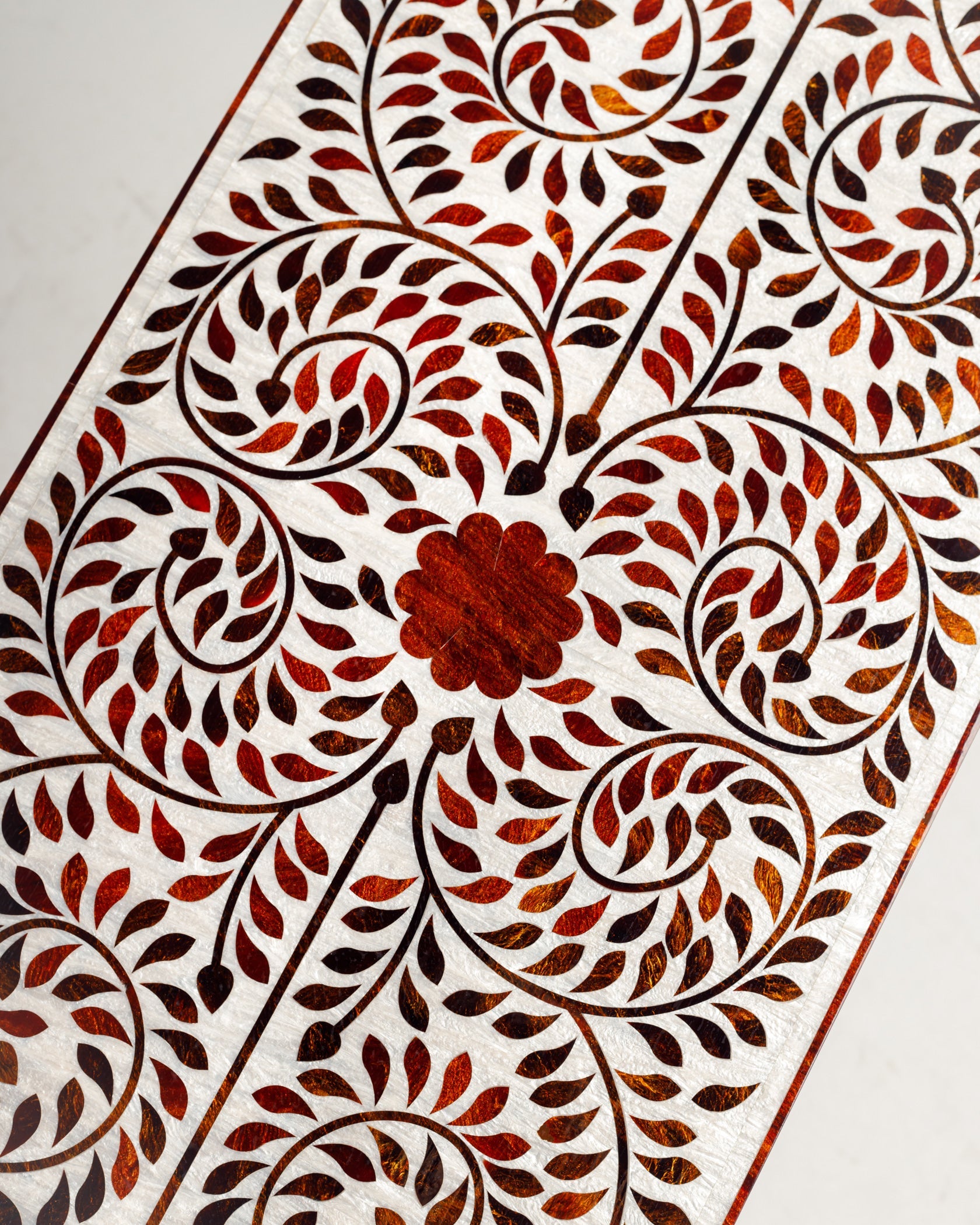 Console à incrustation florale en os