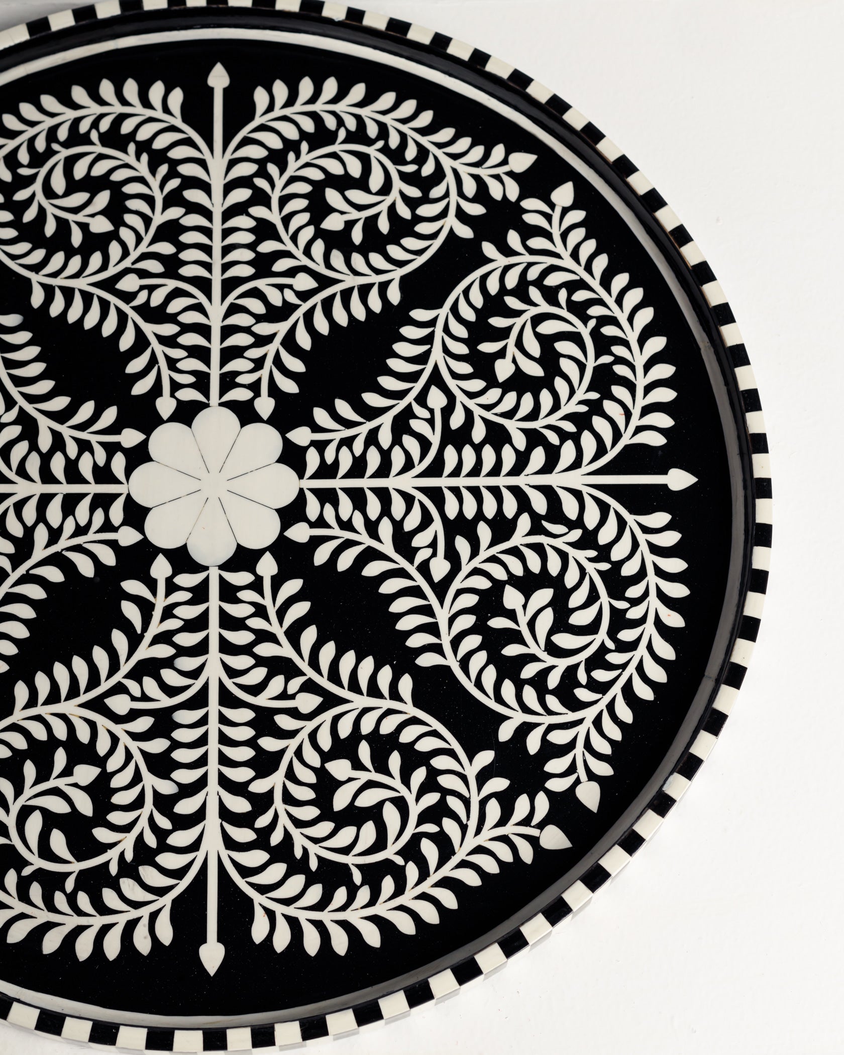 Plateau noir incrusté fait main