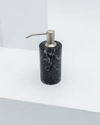 Ensemble de salle de bain en marbre noir