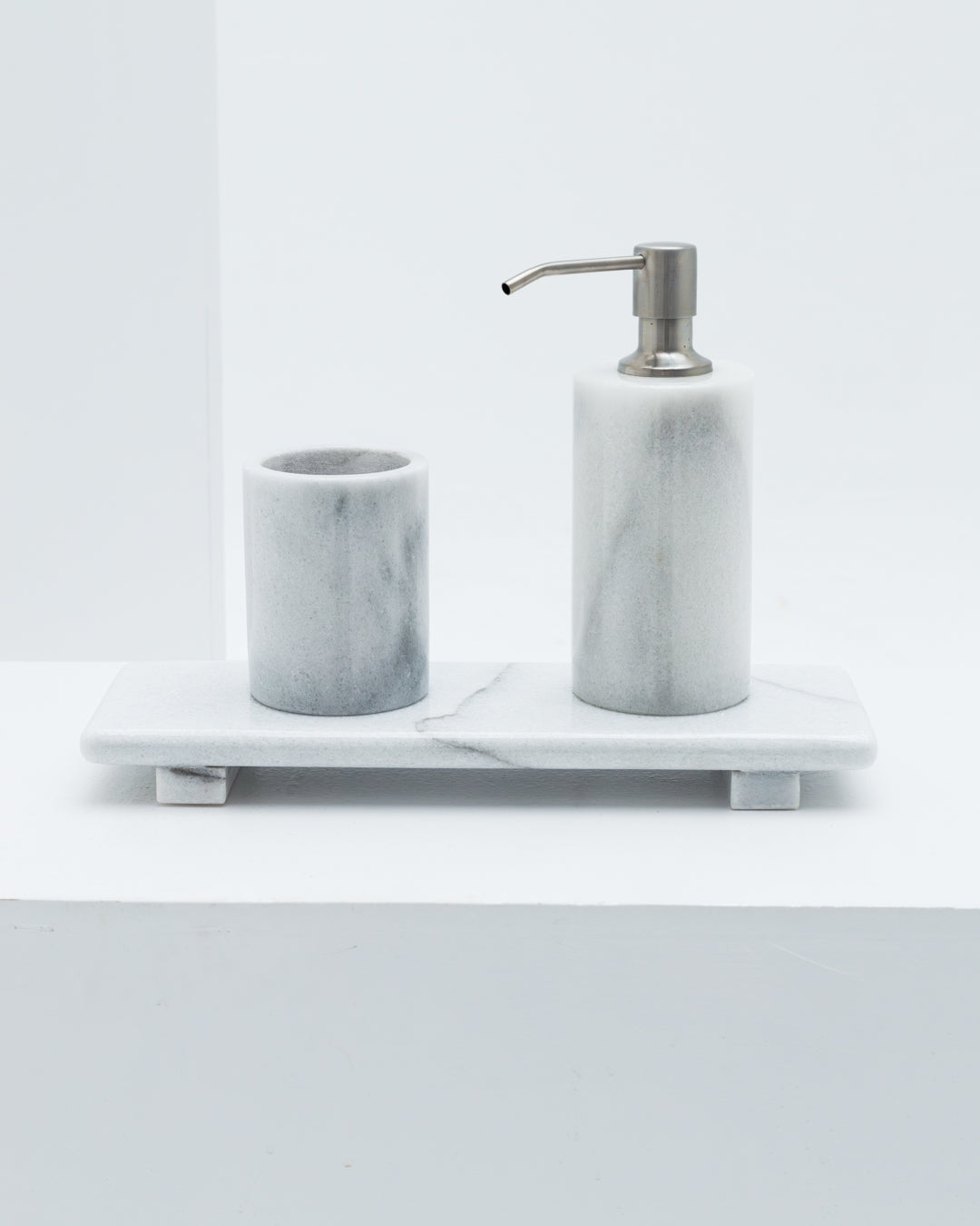 Ensemble de salle de bain en marbre blanc