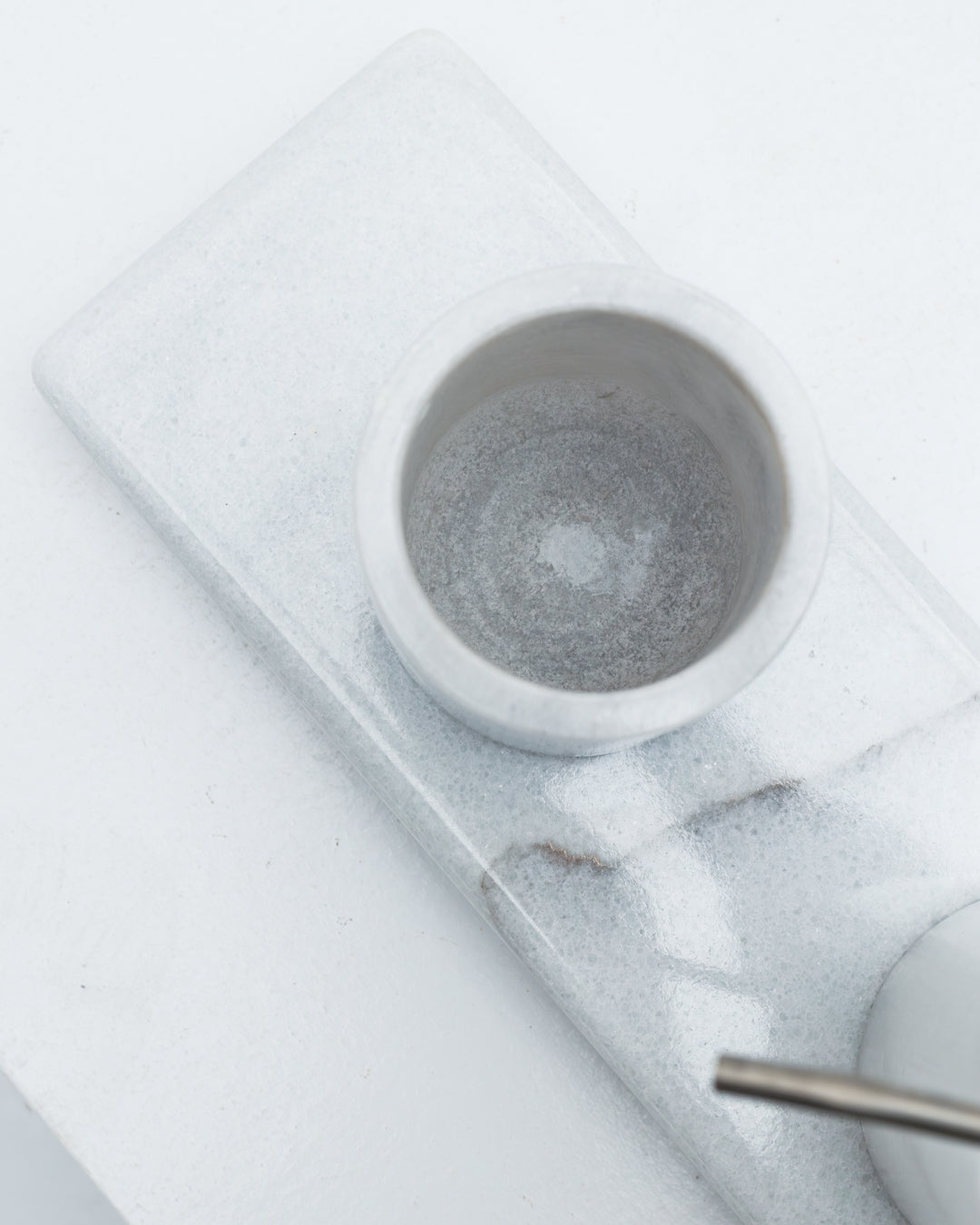 Ensemble de salle de bain en marbre blanc