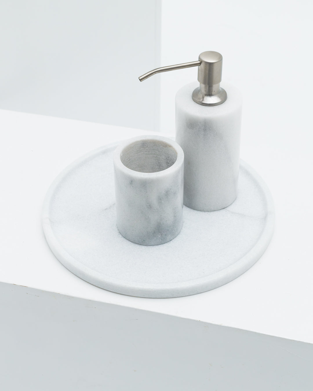 Plateau rond en marbre blanc