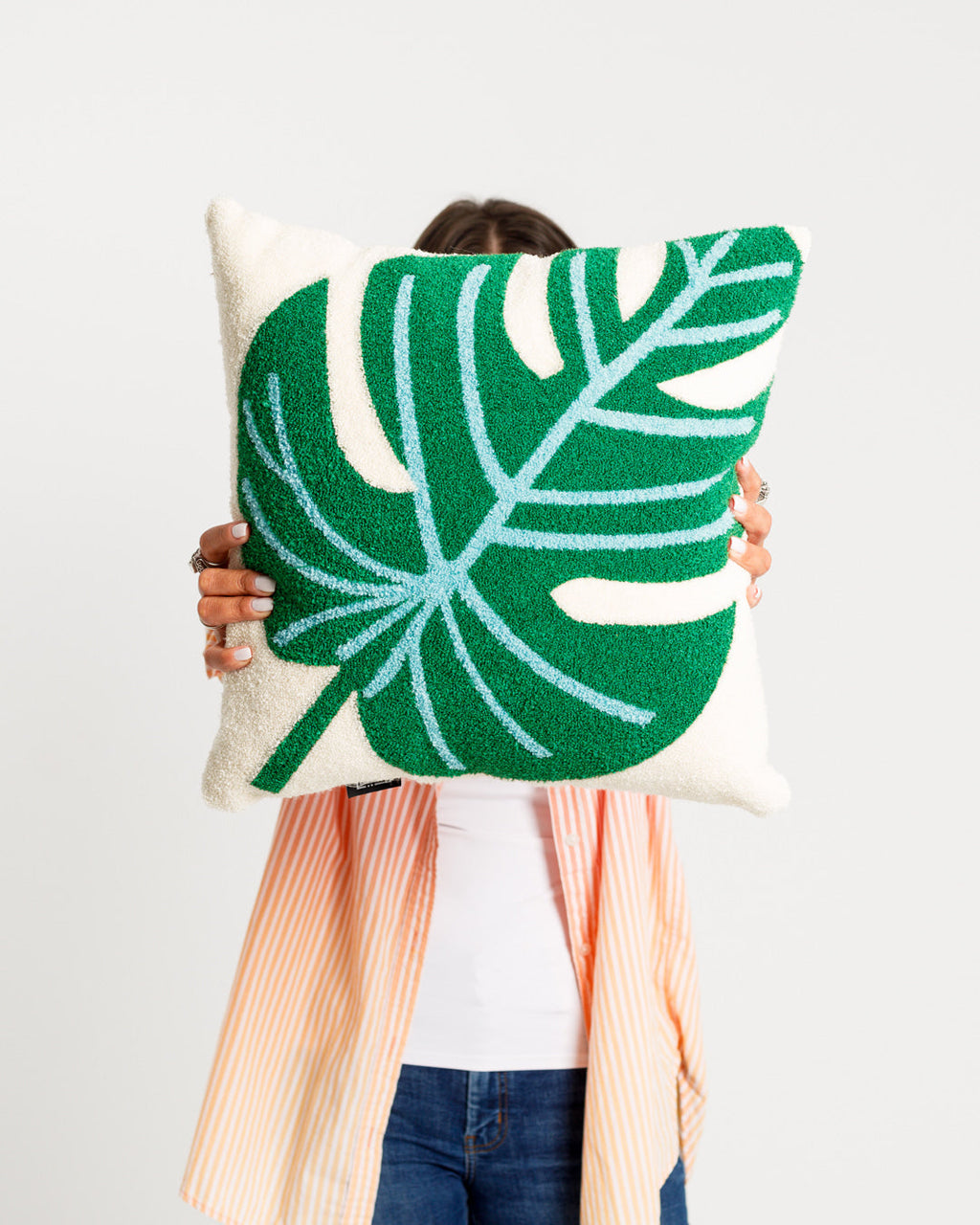 Coussin à motif de feuilles