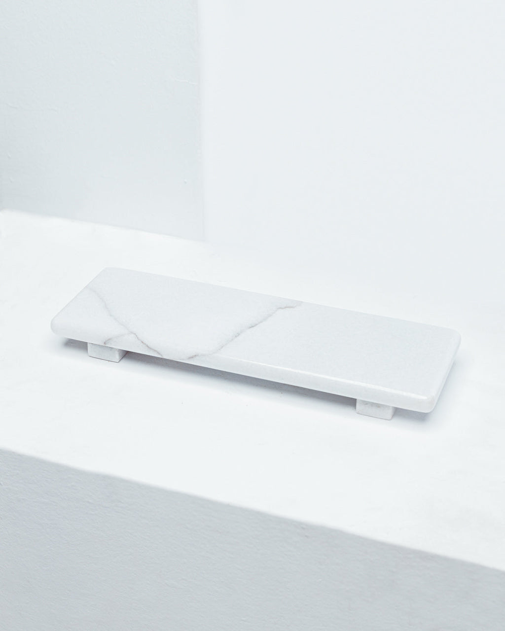 Plateau rectangulaire en marbre blanc