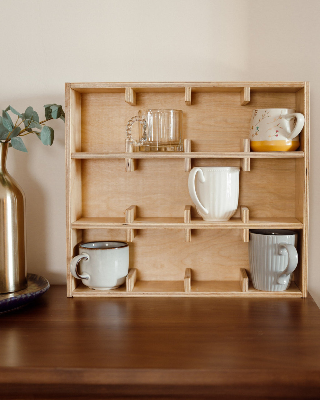 ÉTAGÈRE À TASSES