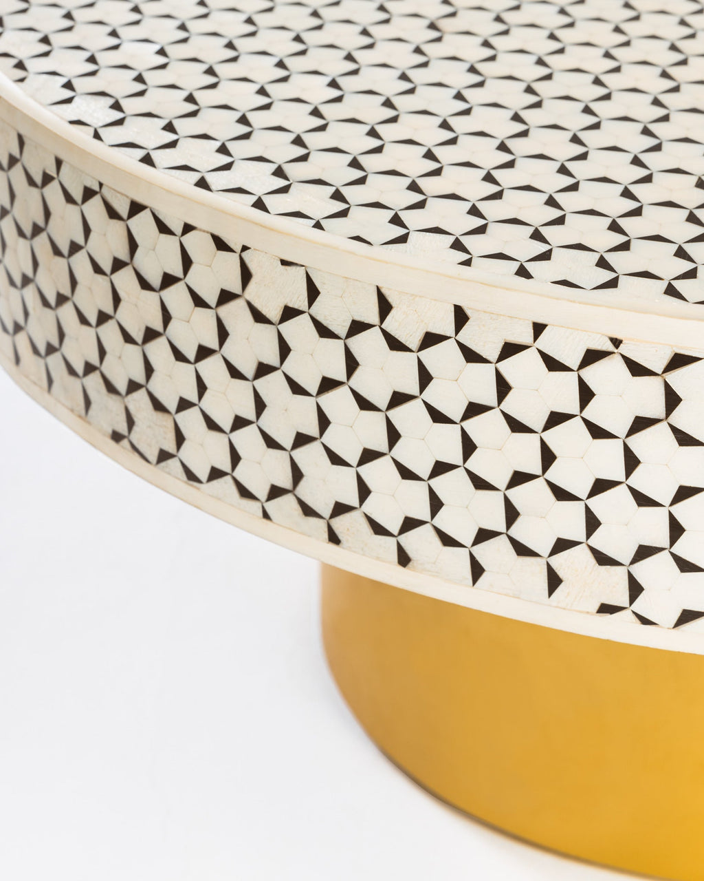 Table basse incrustée marocaine