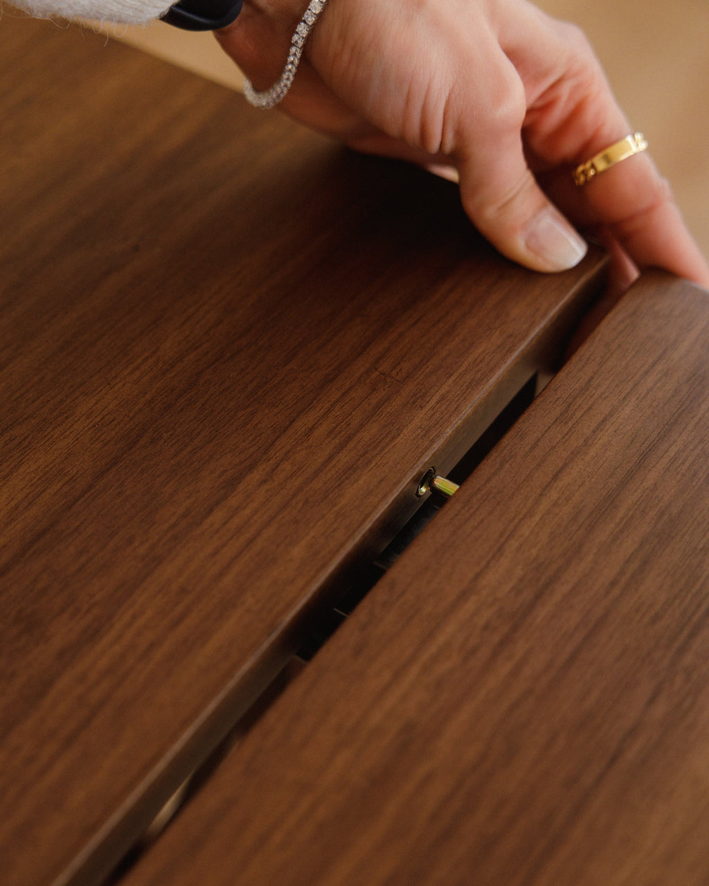 Table transformable en noyer