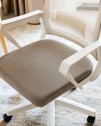 Chaise en maille blanche