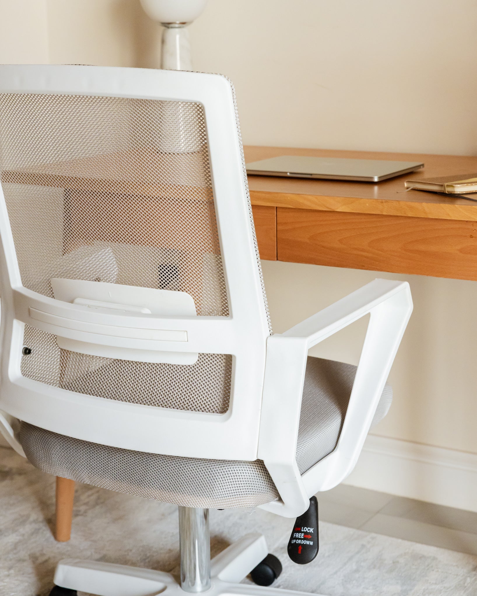 Chaise en maille blanche