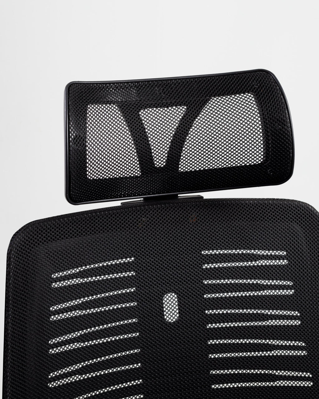 Chaise en maille noire avec appui-tête