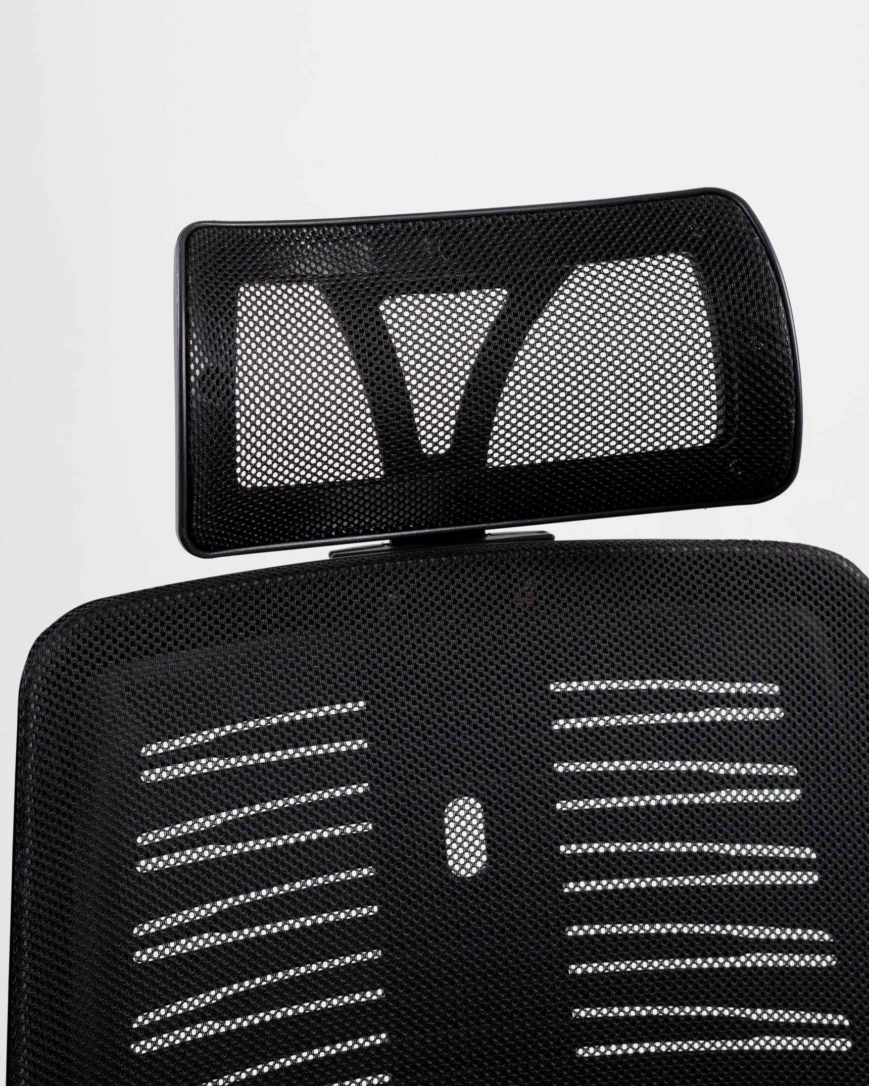 Chaise en maille noire avec appui-tête