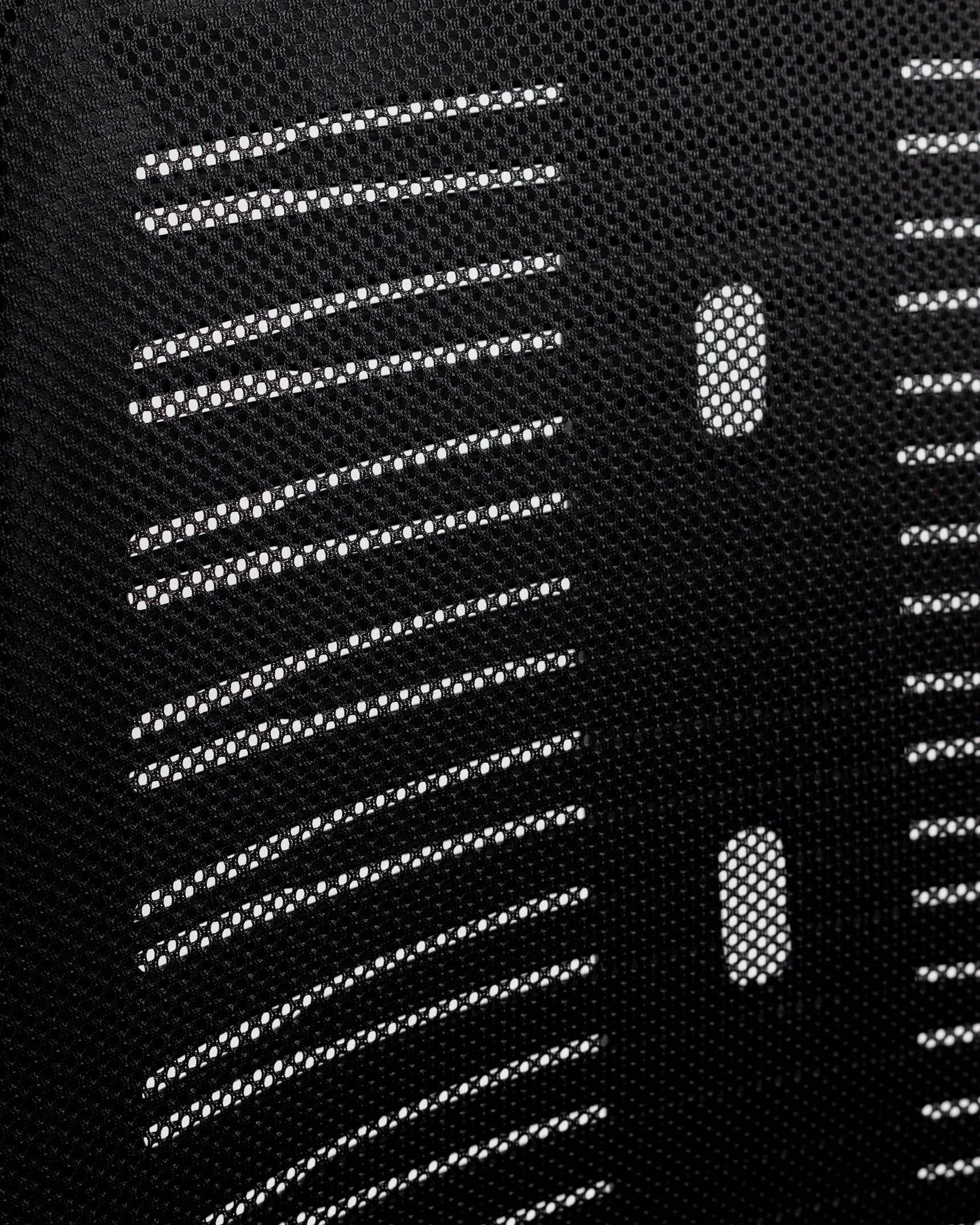 Chaise en maille noire avec appui-tête