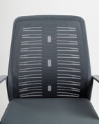 Chaise grise en maille