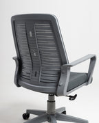 Chaise grise en maille