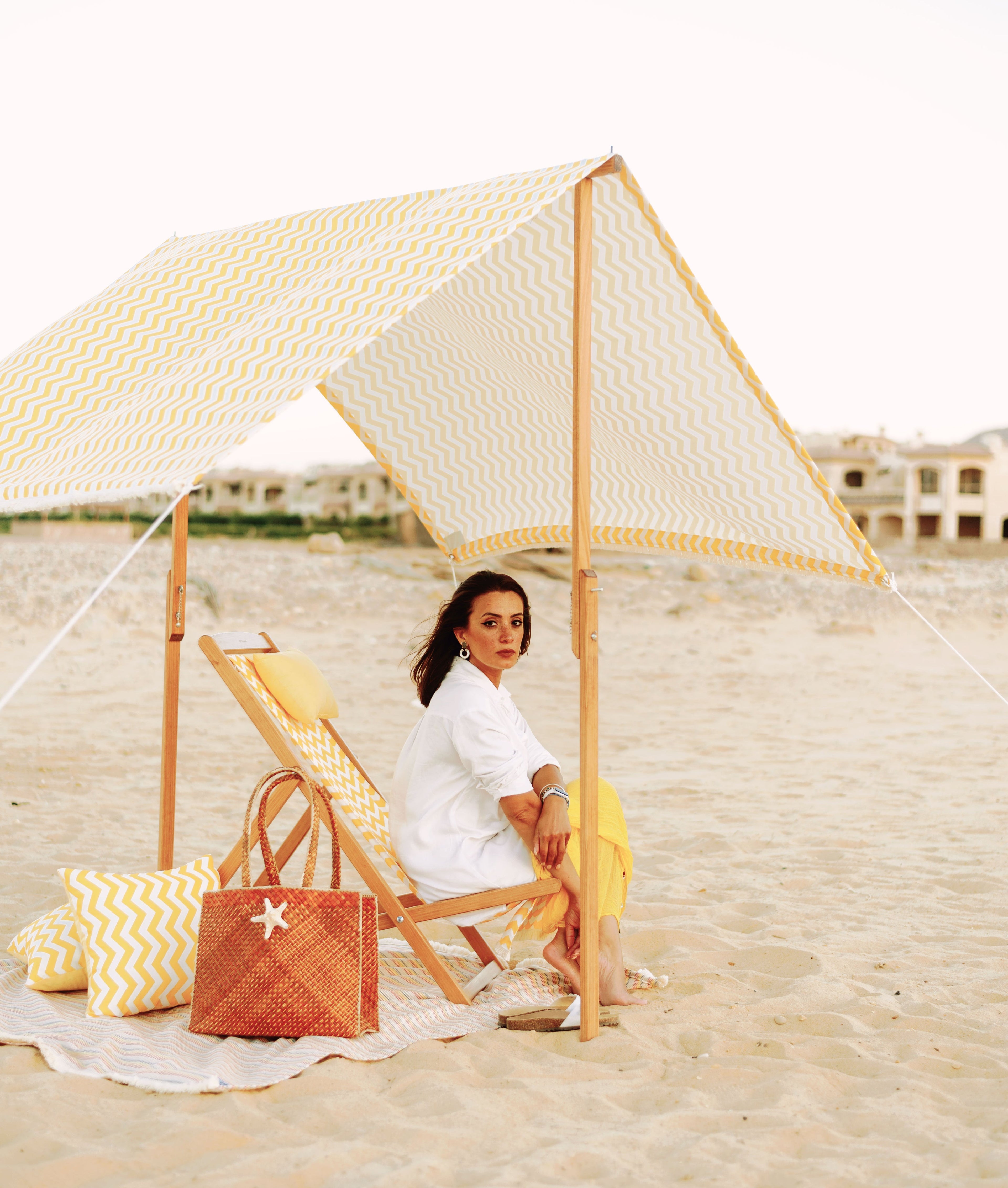 Tente de plage jaune vintage