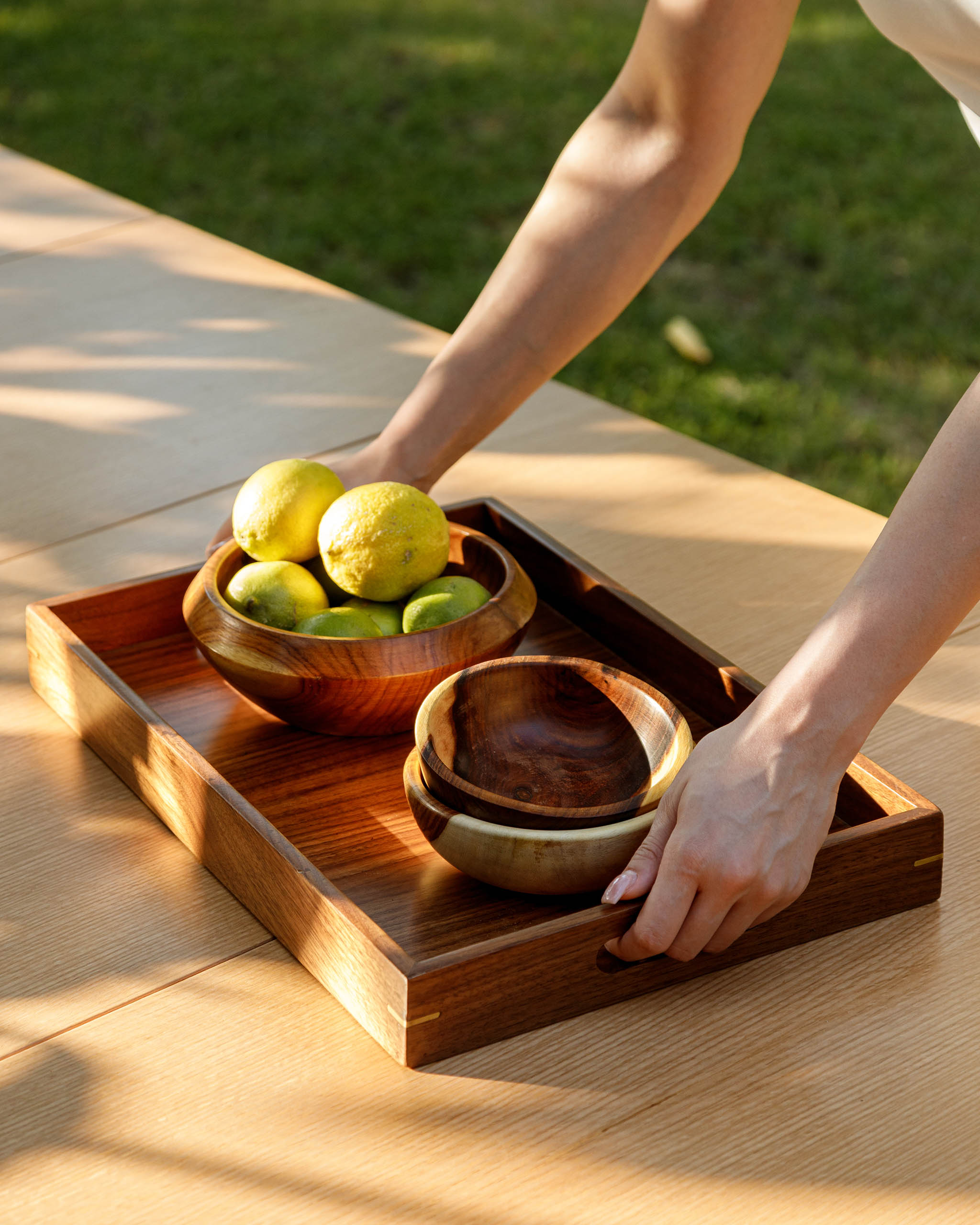 Plateau en bois et laiton fait main