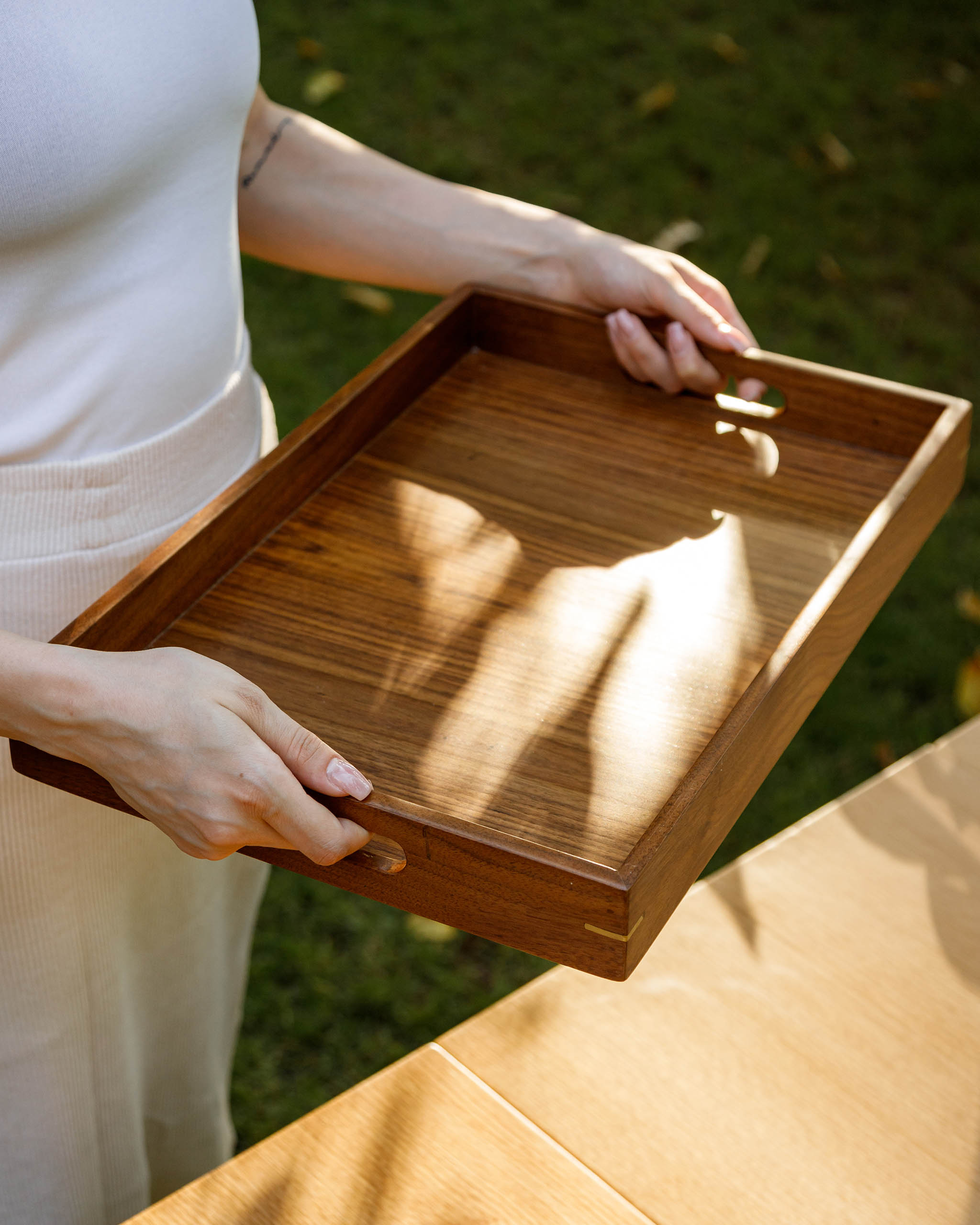 Plateau en bois et laiton fait main