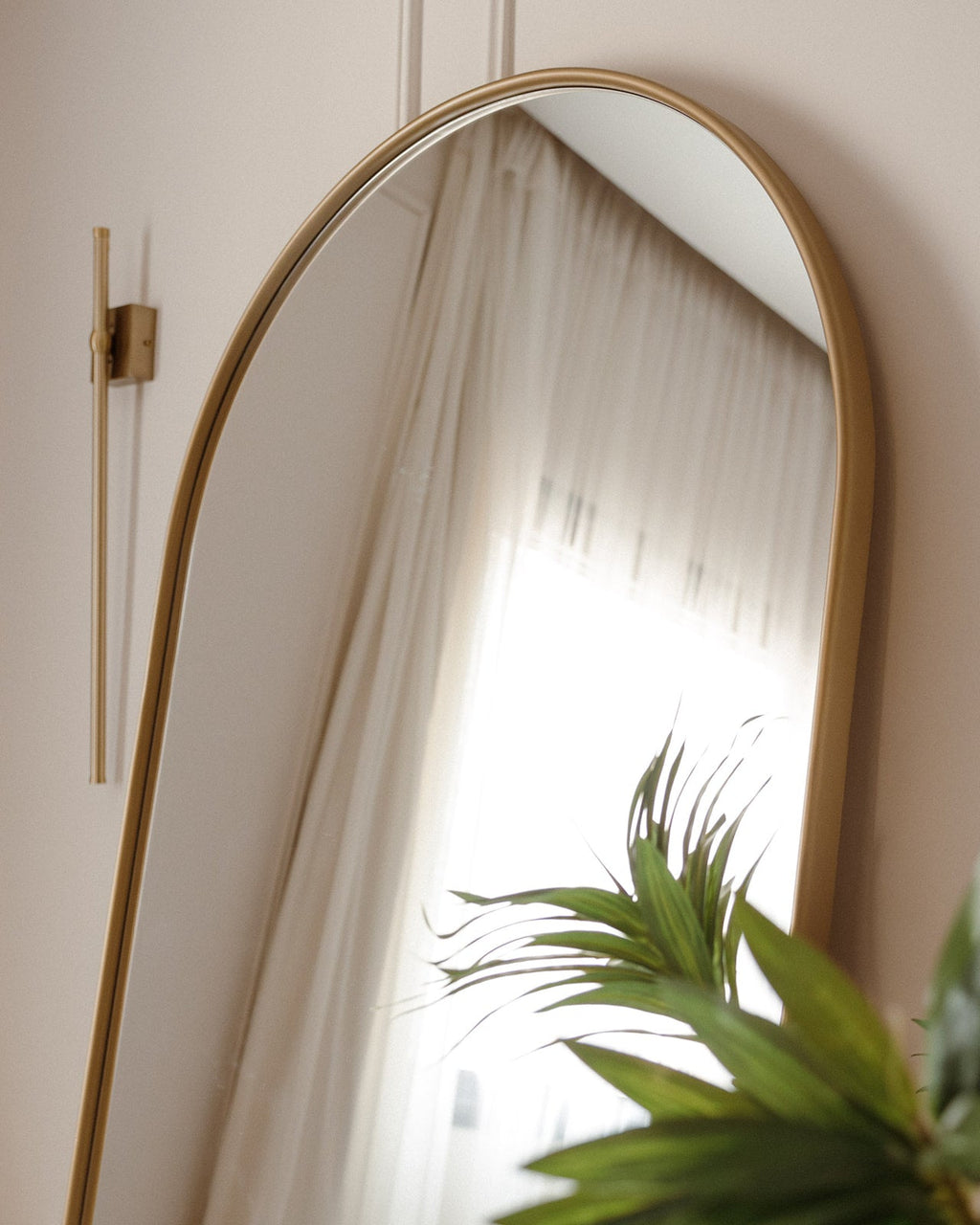 Grand miroir sur pied