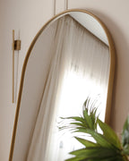 Grand miroir sur pied