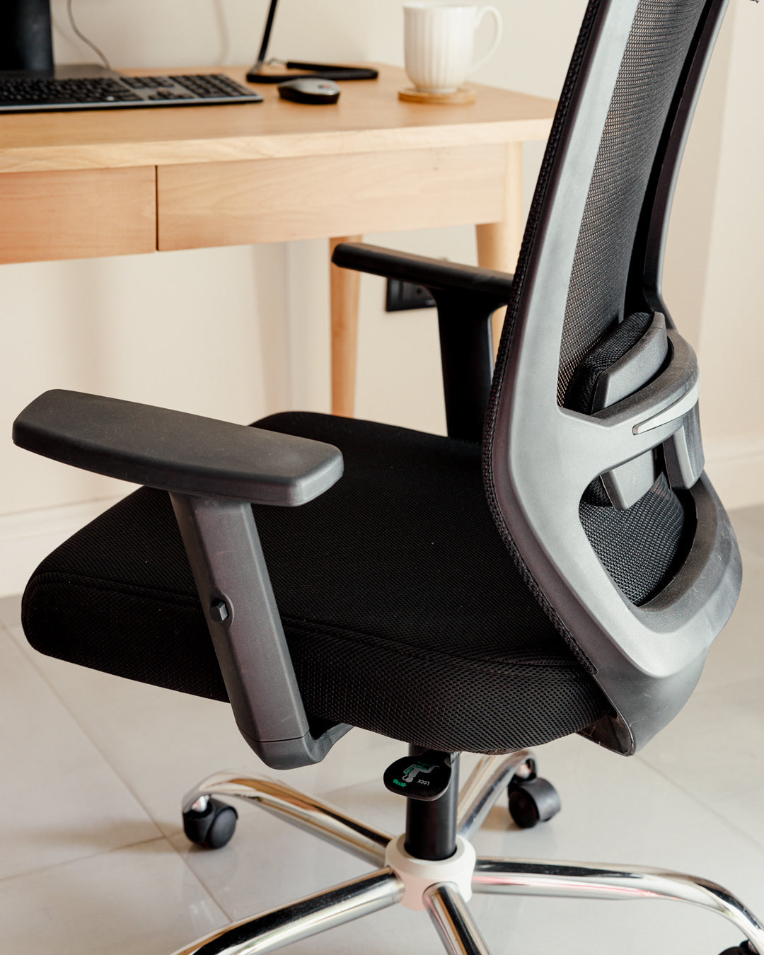 Chaise M5 en maille noire