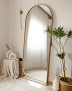 Grand miroir sur pied