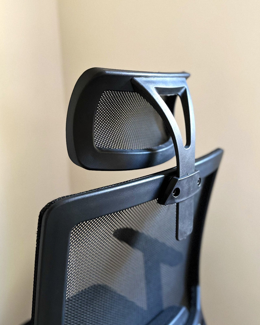 Chaise M5 en maille noire